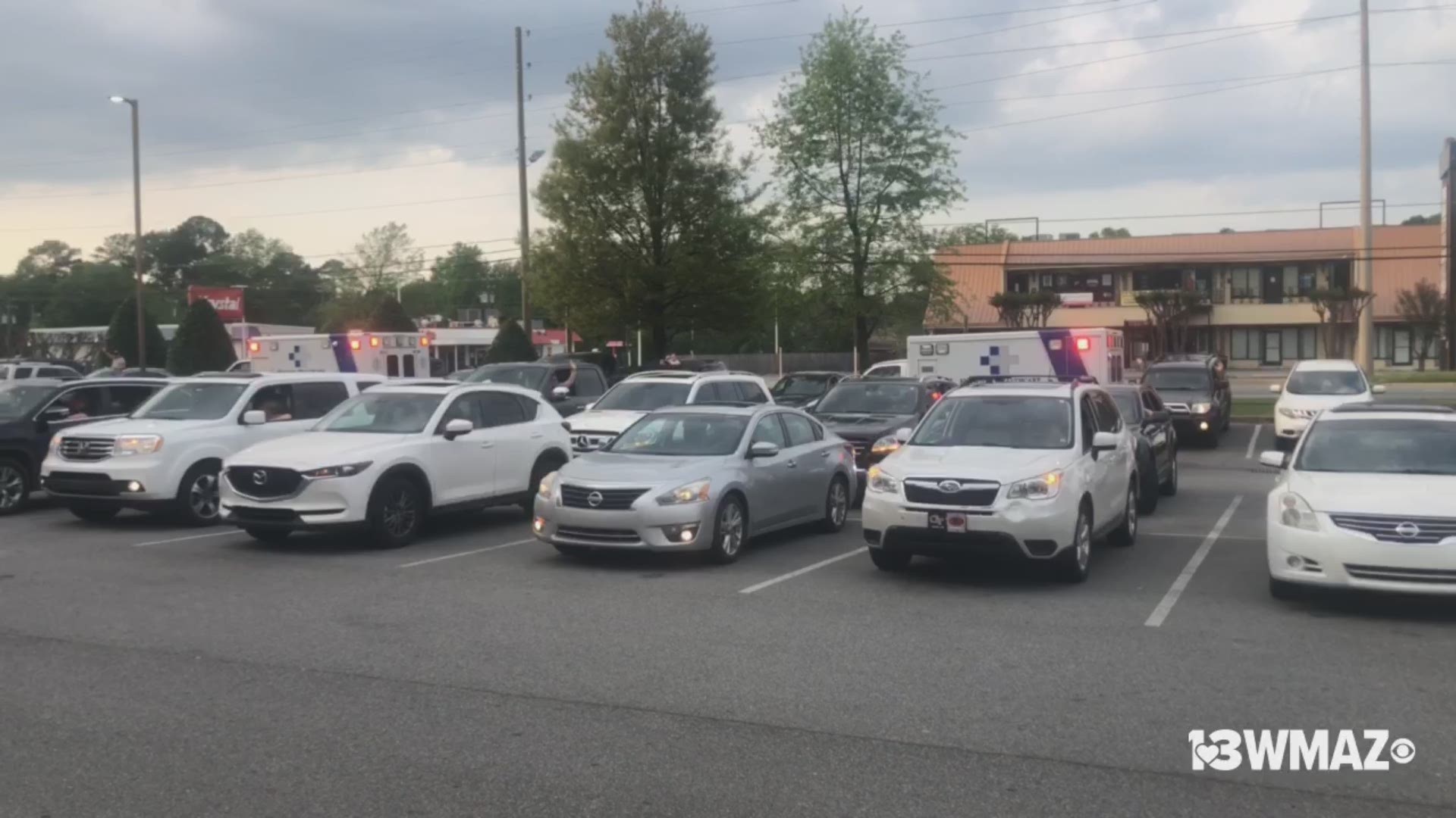 The community lined parking lots along Watson Boulevard near Houston Healthcare and put on their blinkers to show their support for those on the front lines.
