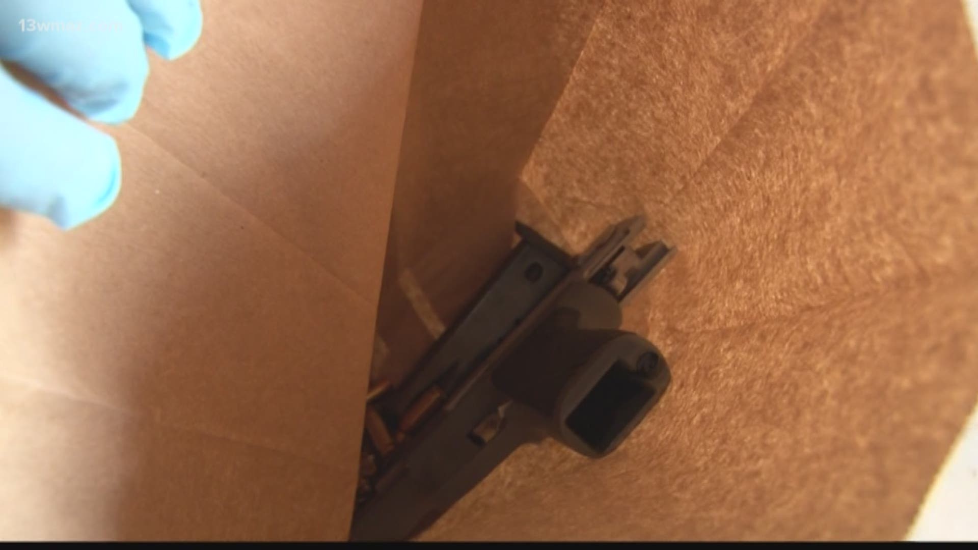 Warner Robins woman anonymously taking and turning in guns