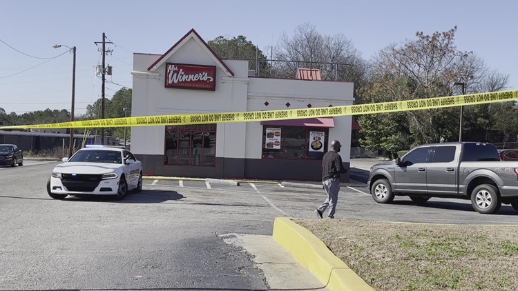 Man shot and killed at Macon fast food restaurant, suspect on the run