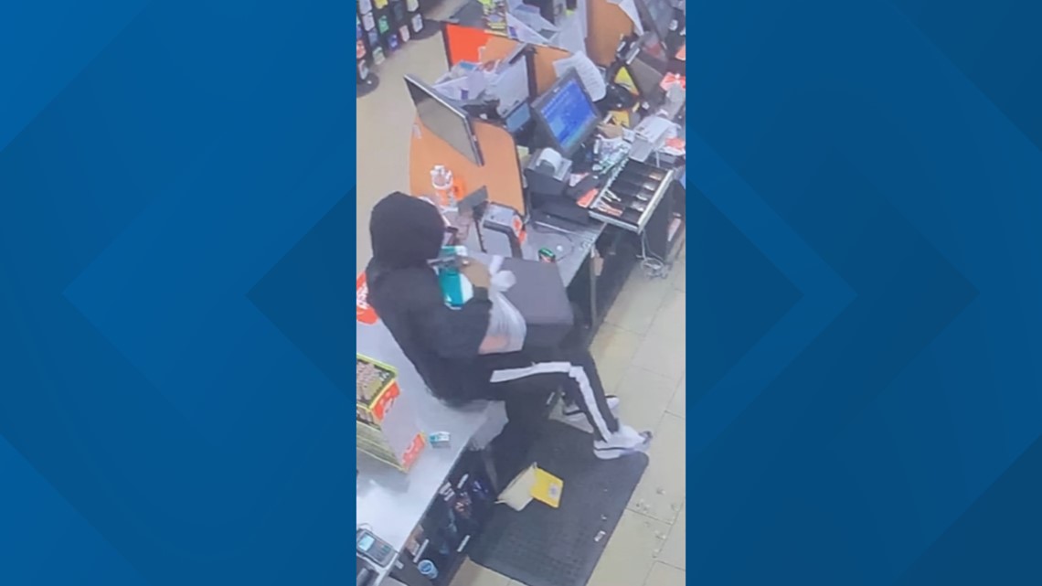 Man robs north Macon, Georgia gas station at gunpoint - Vimarsana News