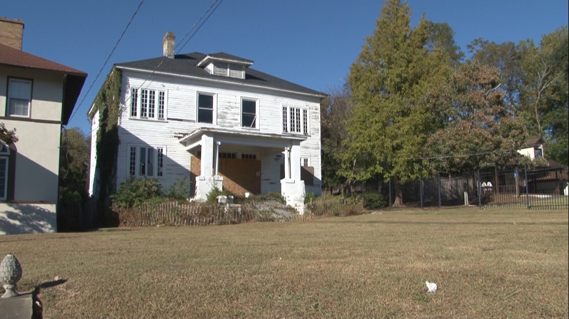 Neighbors protest proposed Vineville Avenue house demolition - Vimarsana News