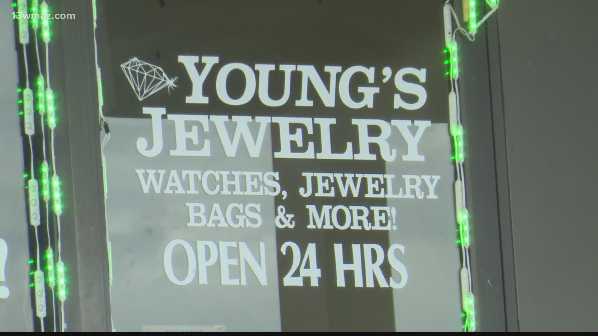 Bibb deputies are investigating the early morning robbery of a north Macon jewelry store