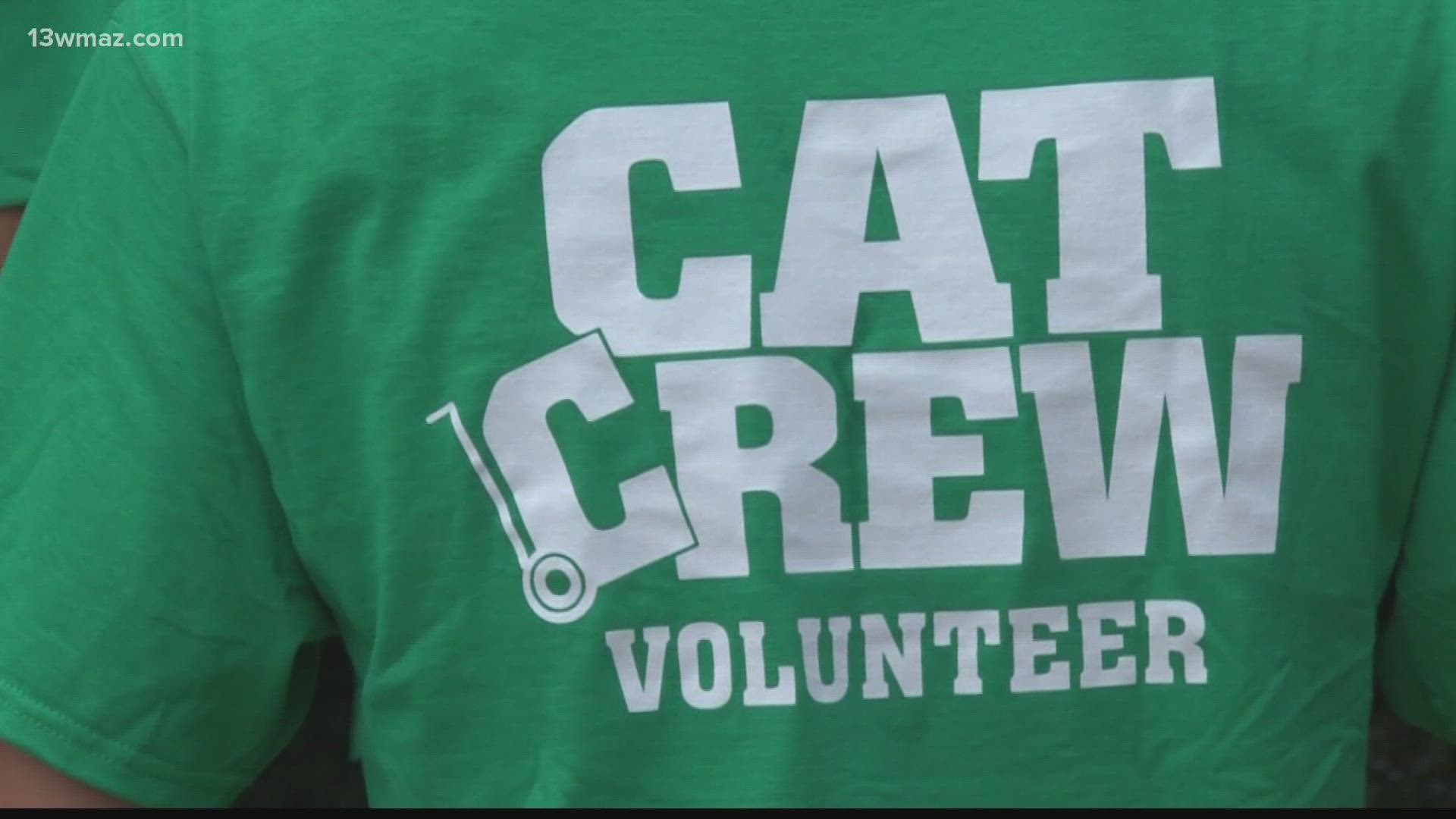 Georgia College's group of volunteers pitched in a paw or two to help students move into their dorms.