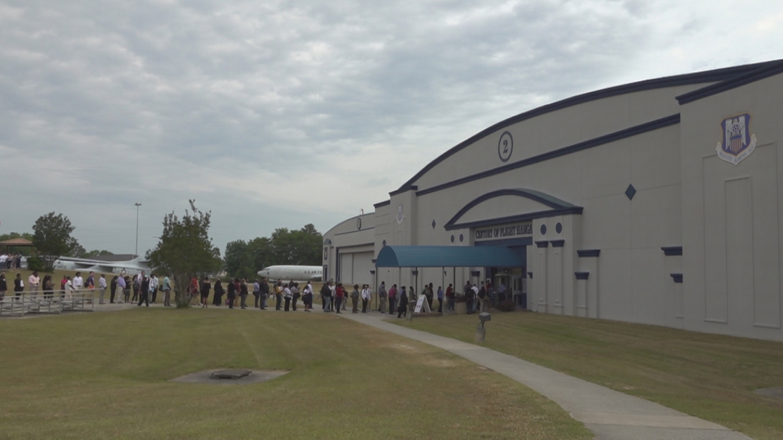 Robins Air Forcse Base hiring event draws thousands - Vimarsana News