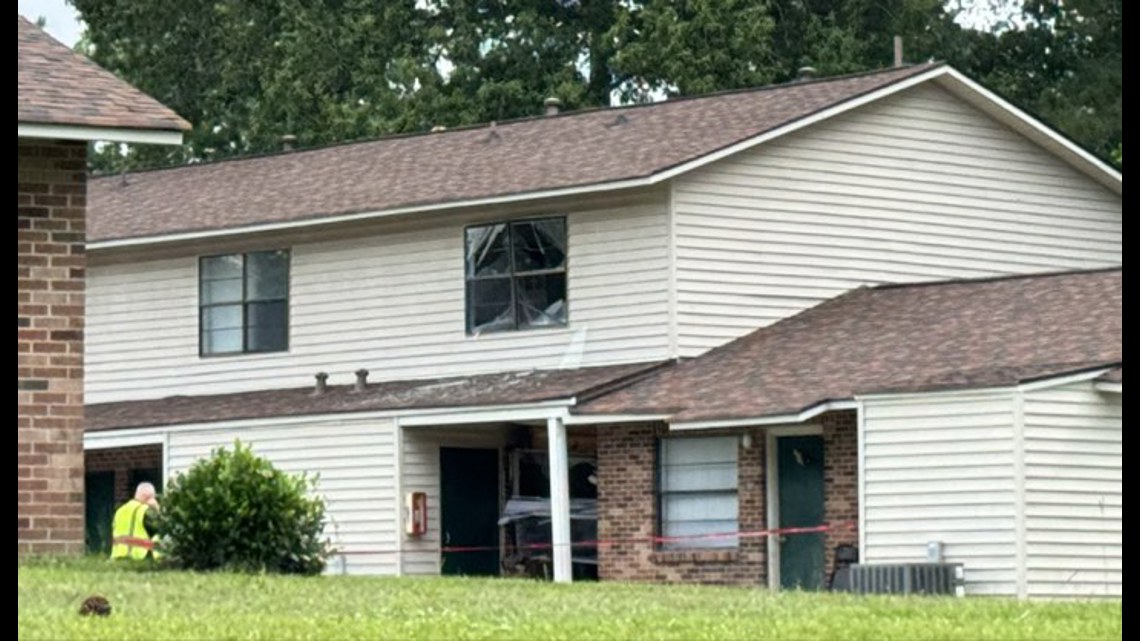 Car Crashes Into Apartment Complex In Perry