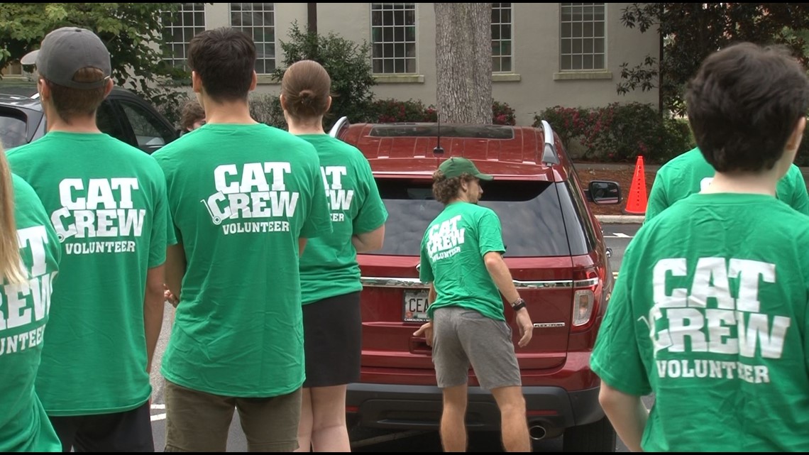 'Cat Crew' helps Georgia College students move in - Vimarsana News