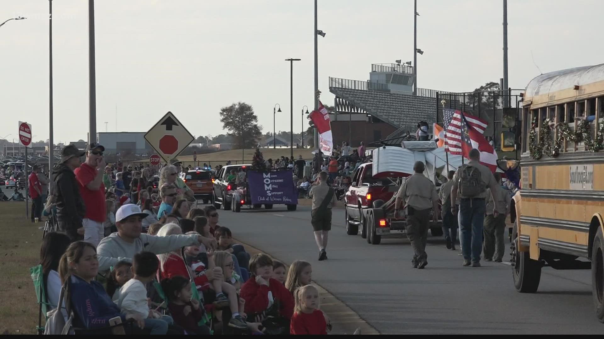 Warner Robins 2022 Christmas Parade Santa Comes To Town For 63Rd Annual Christmas Parade In Warner Robins |  13Wmaz.com