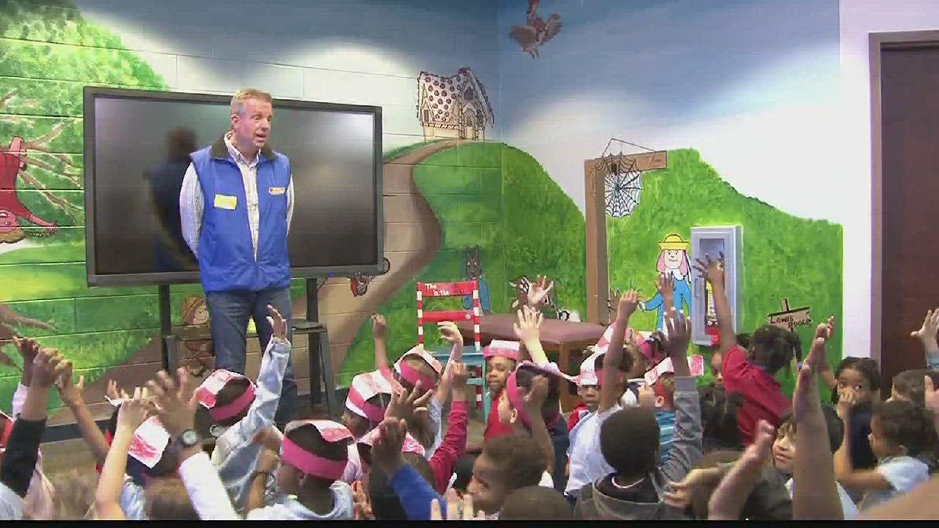 Frank Malloy reads to students