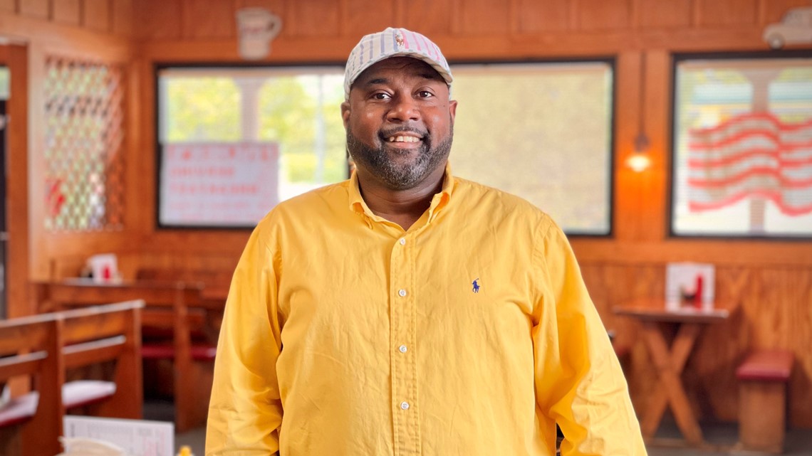 Service with a Smile: Tater at Fincher's BBQ on Houston Road - Vimarsana News