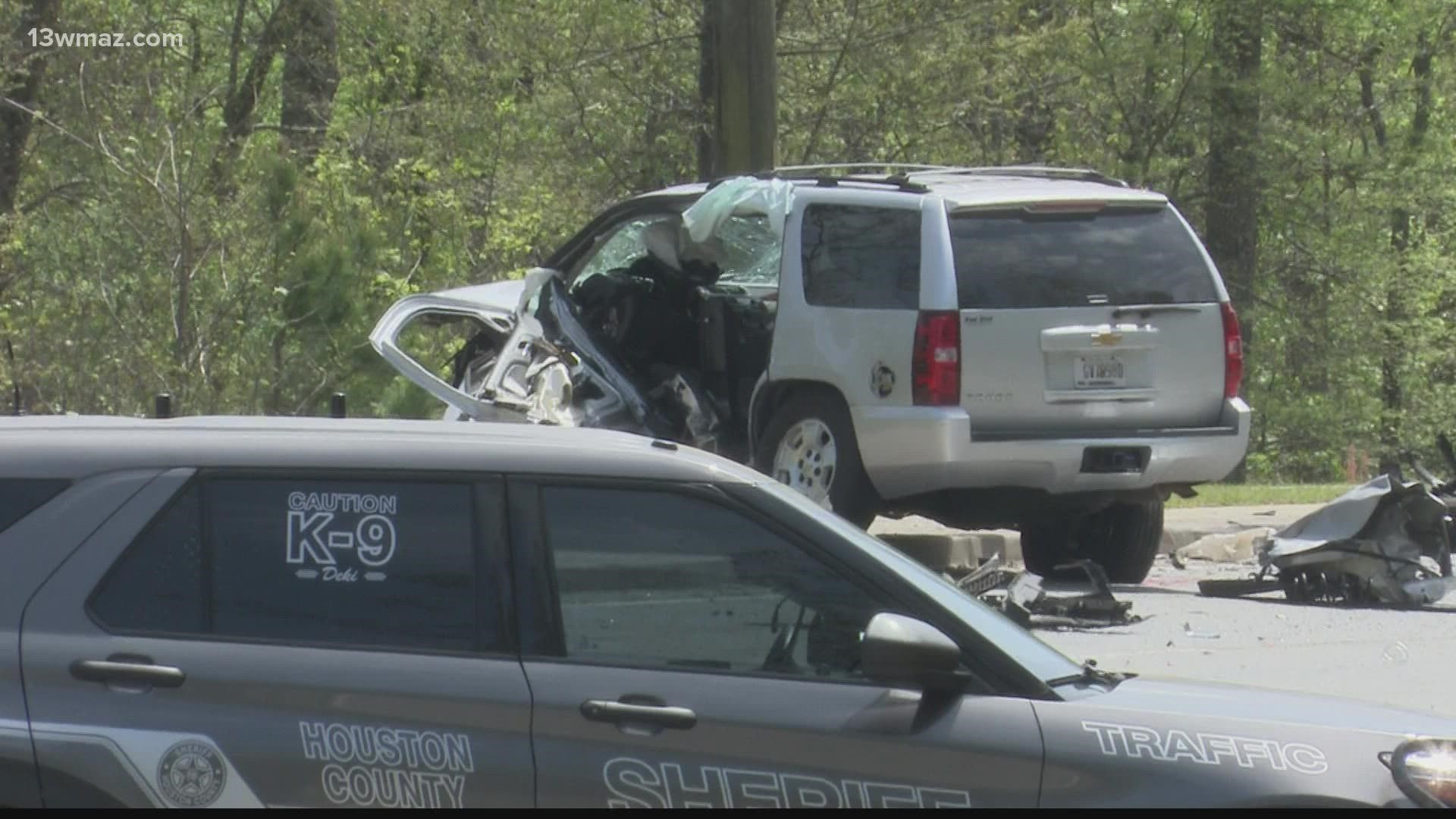 2 people dead after wreck on Moody Road in Warner Robins