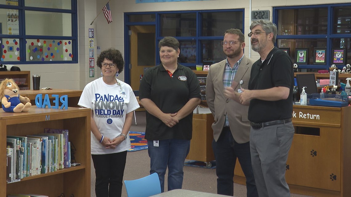 Warner Robins principals raise money for Houston County Sharks - Vimarsana News