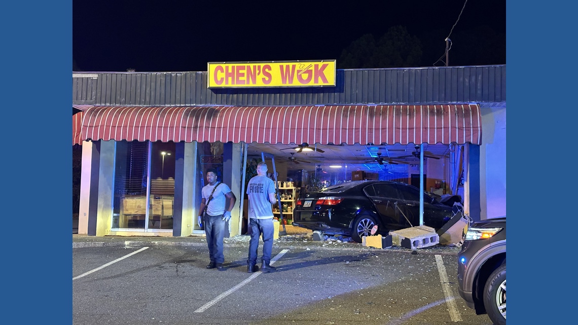 Driver crashes into East Macon business, Sheriff's Office says