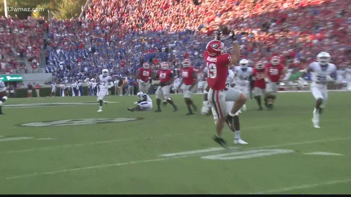 Brock Bowers gets the cold shoulder from Mackey Award