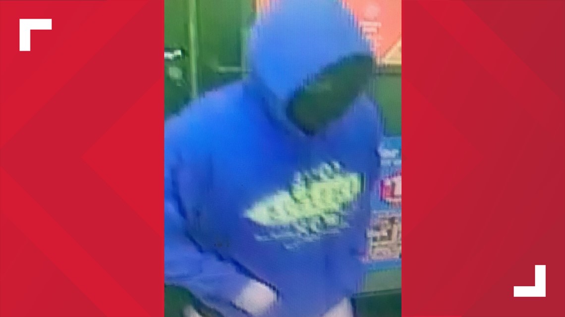 Man robs north Macon, gas station
