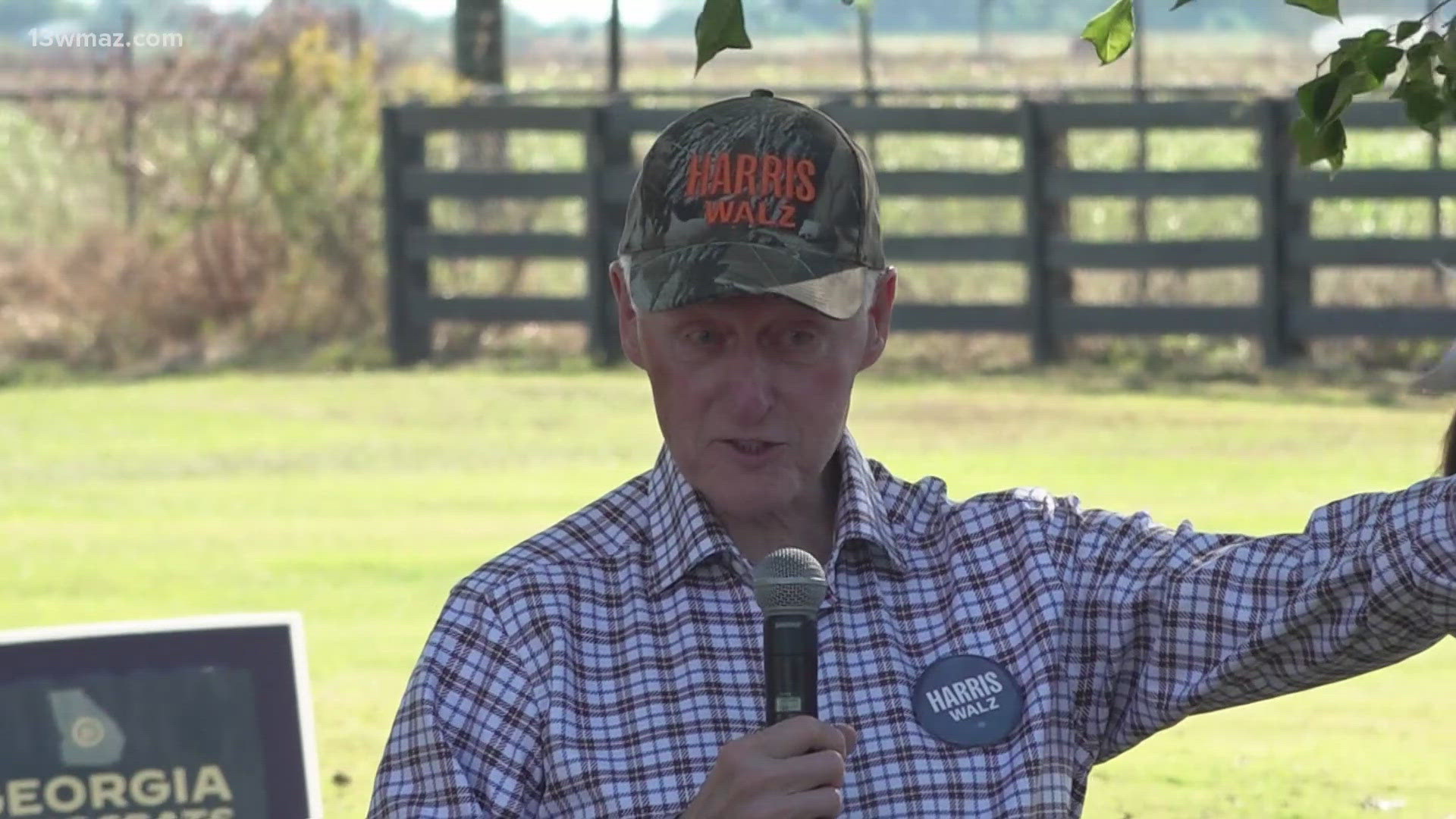 President Bill Clinton visits Georgia National Fair and a fish fry ...