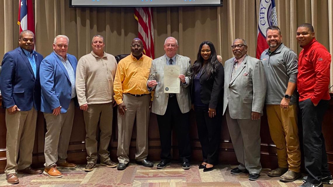 Warner Robins honors Chairman Tommy Stalnaker for 50-year service - Vimarsana News