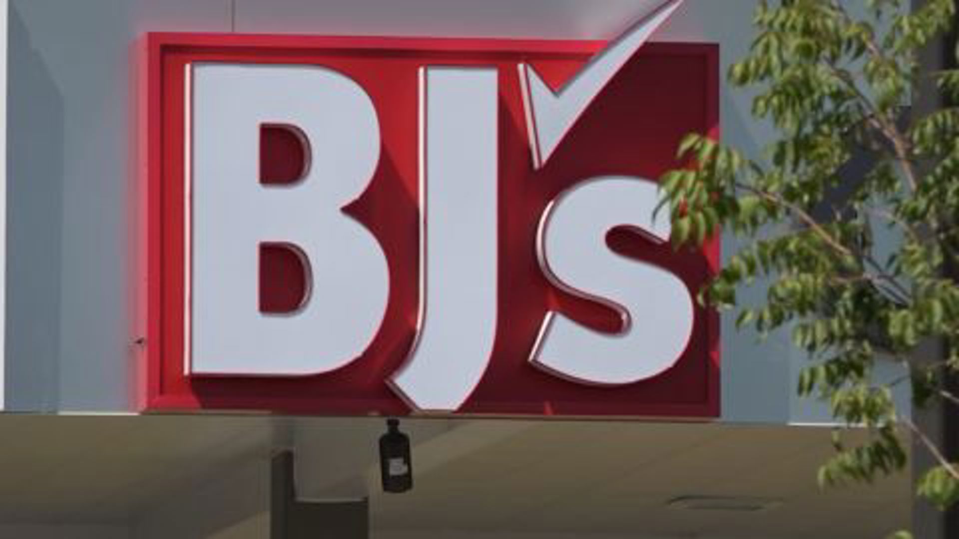 After a year of work, BJ’s Wholesale Club opens at 6201 Watson Blvd., bringing 200 jobs and a new shopping option to Warner Robins.