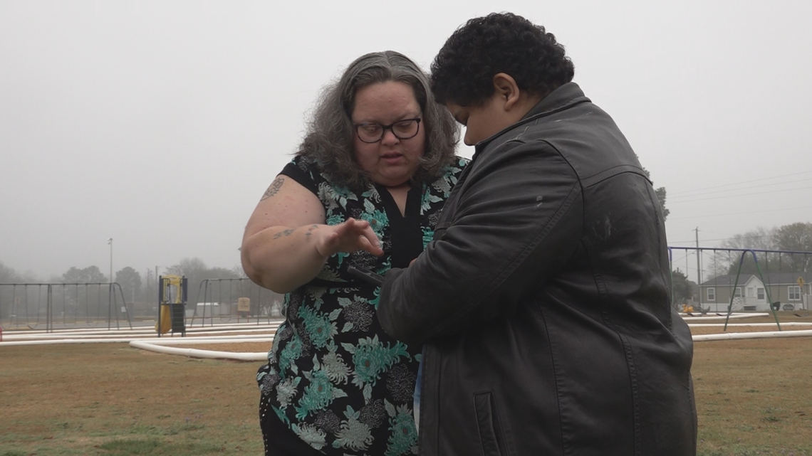 'Cell phones are needed' | Parents weigh in as Georgia lawmakers consider high school cell phone ban