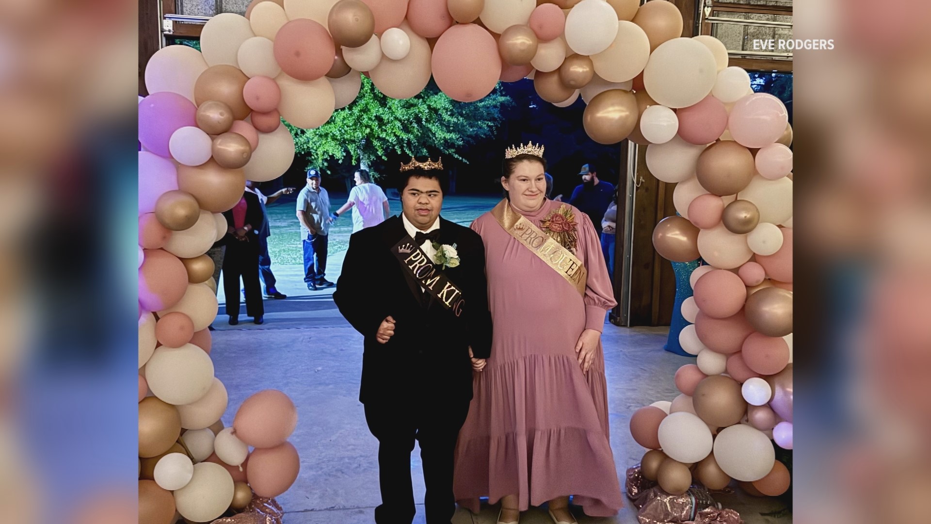 Seniors at Wheeler County High made prom night unforgettable for all of us.