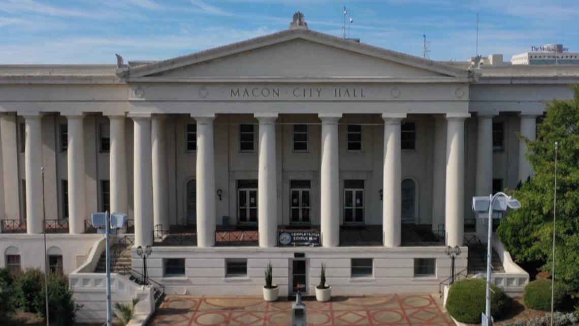 Macon-Bibb seeks $350M in bonds for arena, accepts $6M for airport expansion, hears complaints against Flock cameras
