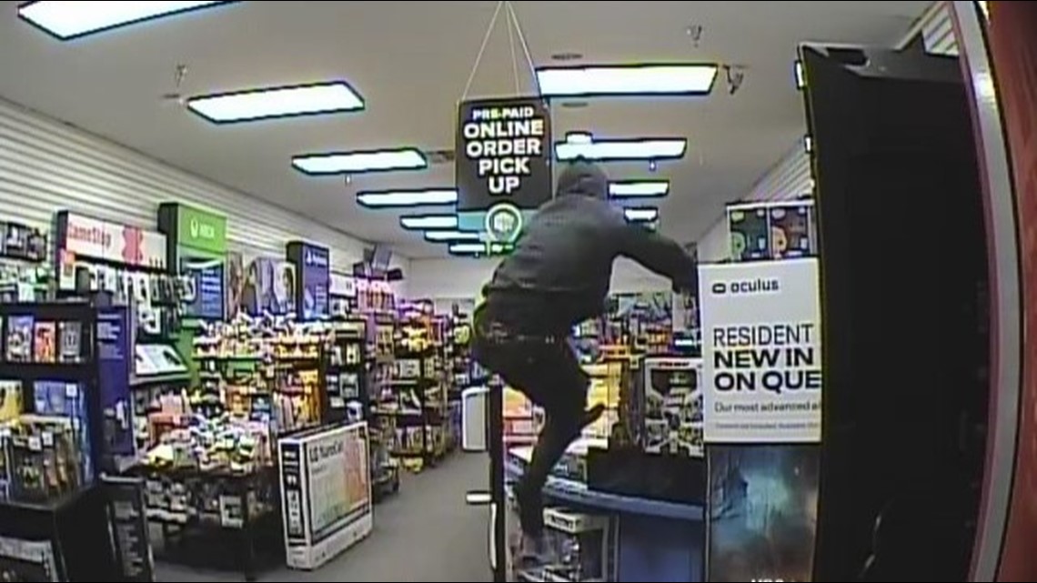 Bibb deputies looking for man who robbed Gray Hwy. GameStop - Vimarsana News