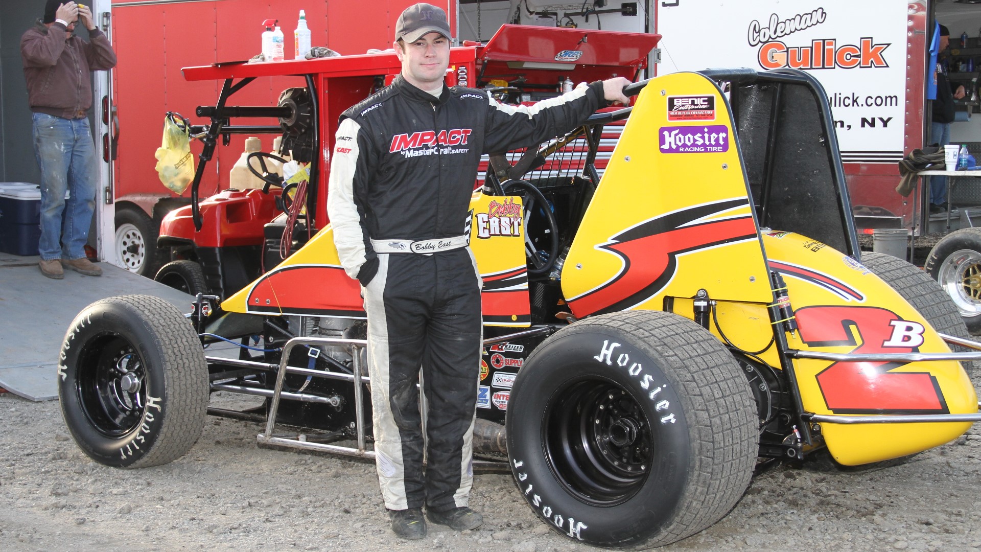 Bobby East, a three-time USAC national champion driver, has died after being stabbed this week at a Southern California gas station.