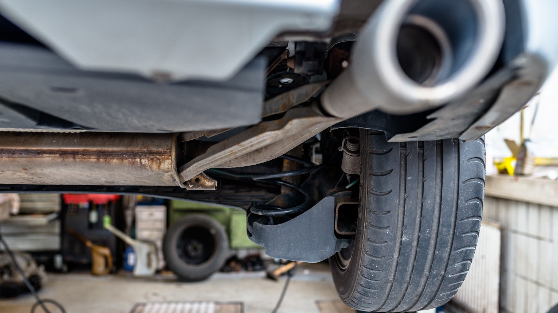 Police Man stealing car catalytic converter crushed to death