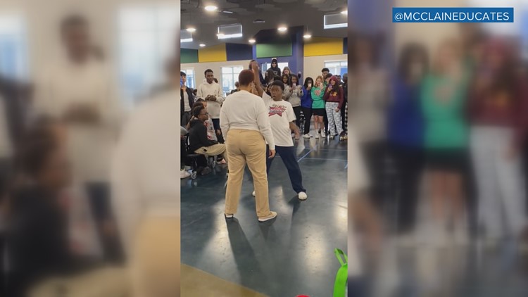 Dance battle between Florida teacher, student goes viral