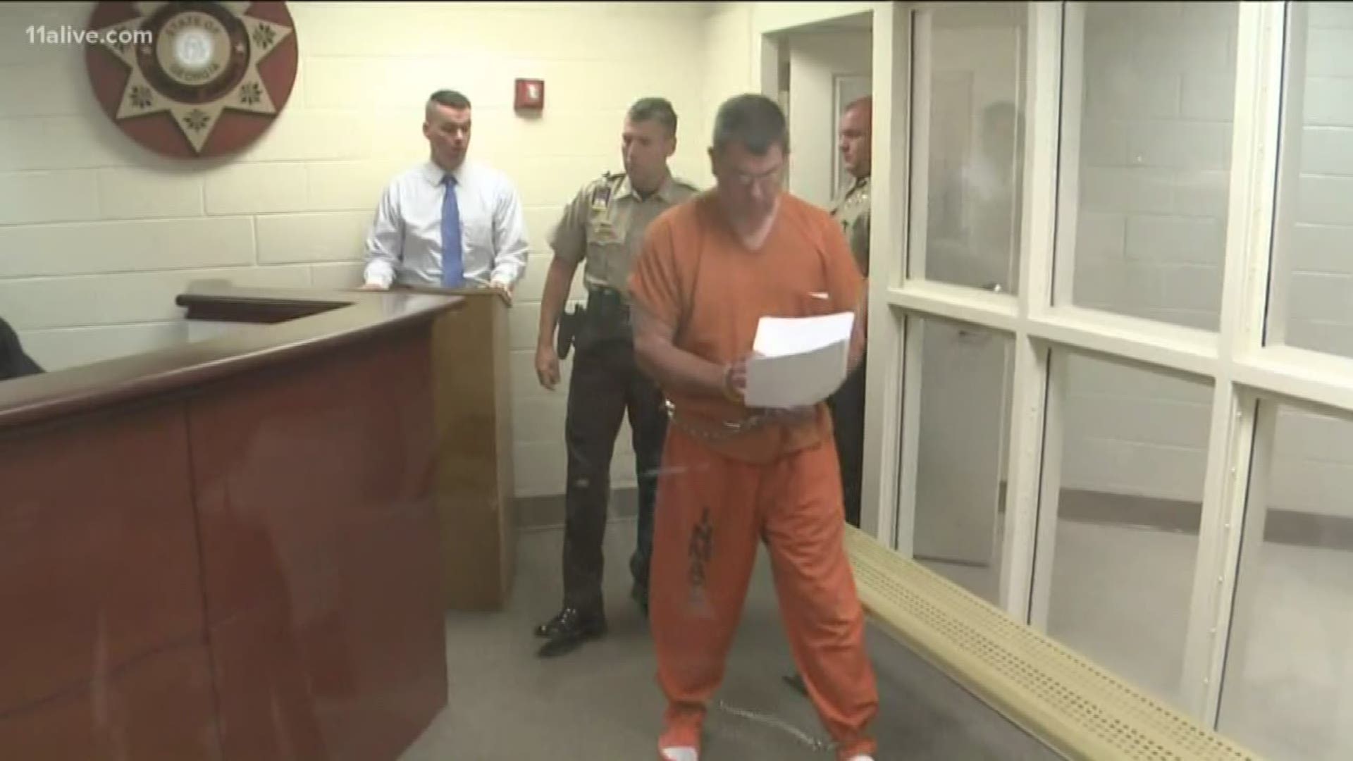 Sheriff's deputy arrested and accused of sexually assaulting two(00)