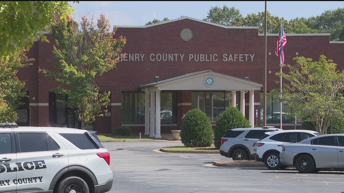 Retired officer accused of sexual harassment in lawsuit - Vimarsana News