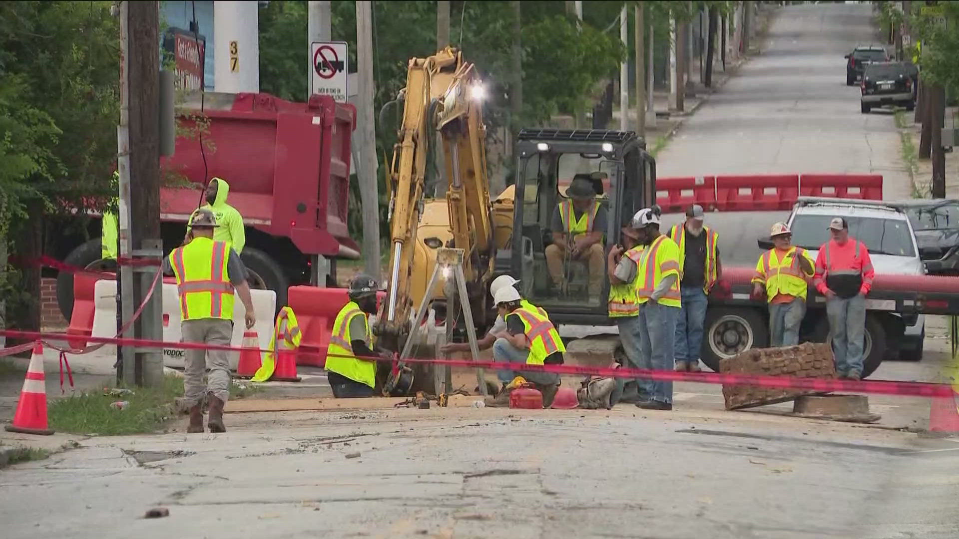 The major water main break that started Friday on a heavily trafficked Atlanta street continues to cause significant disruptions.