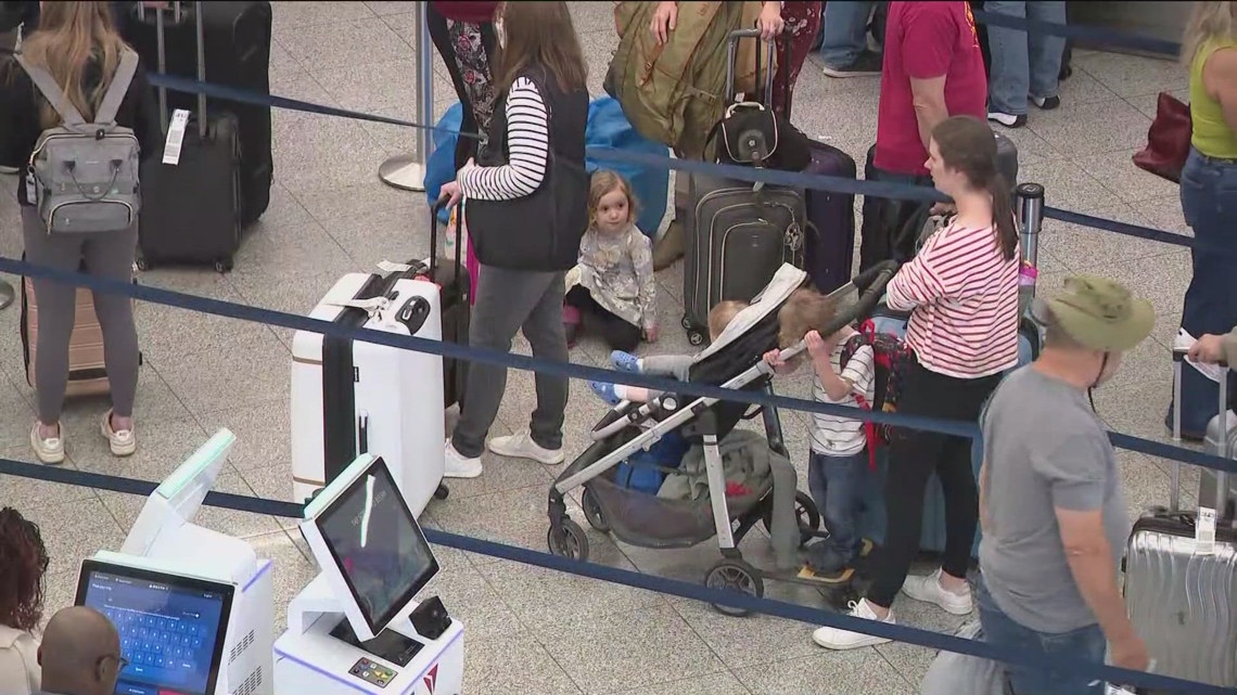 Thanksgiving travel already underway at Atlanta airport