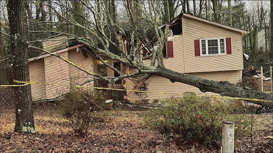 Metro Atlanta tornadoes Griffin LaGrange McDonough Austell update