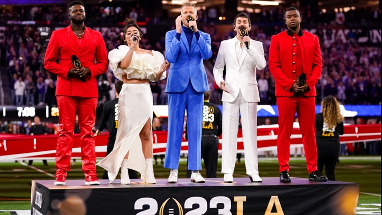 Who is singing the national anthem in the 2023 College Football Playoff Championship?