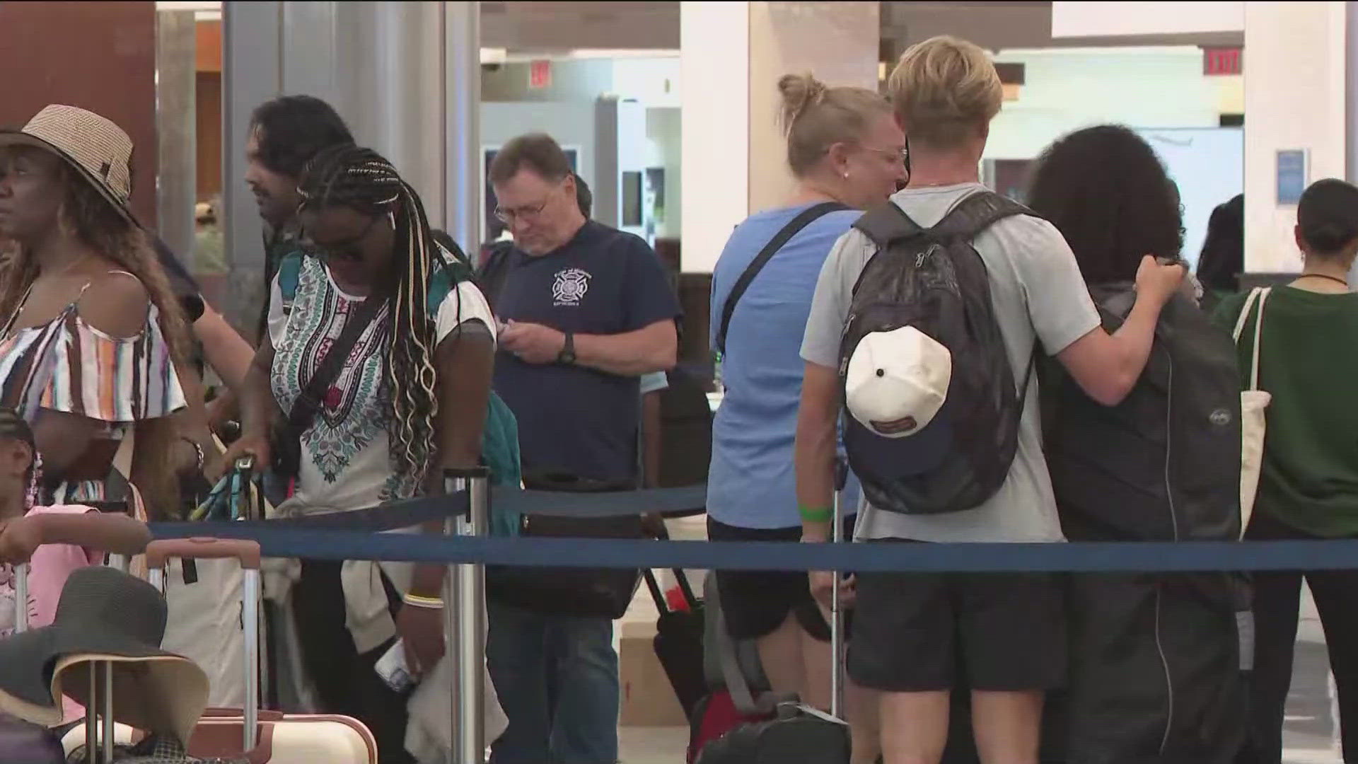 Nearly 500 flights have been canceled on Saturday, and more than 700 delays have been reported, leaving a lot of people. 