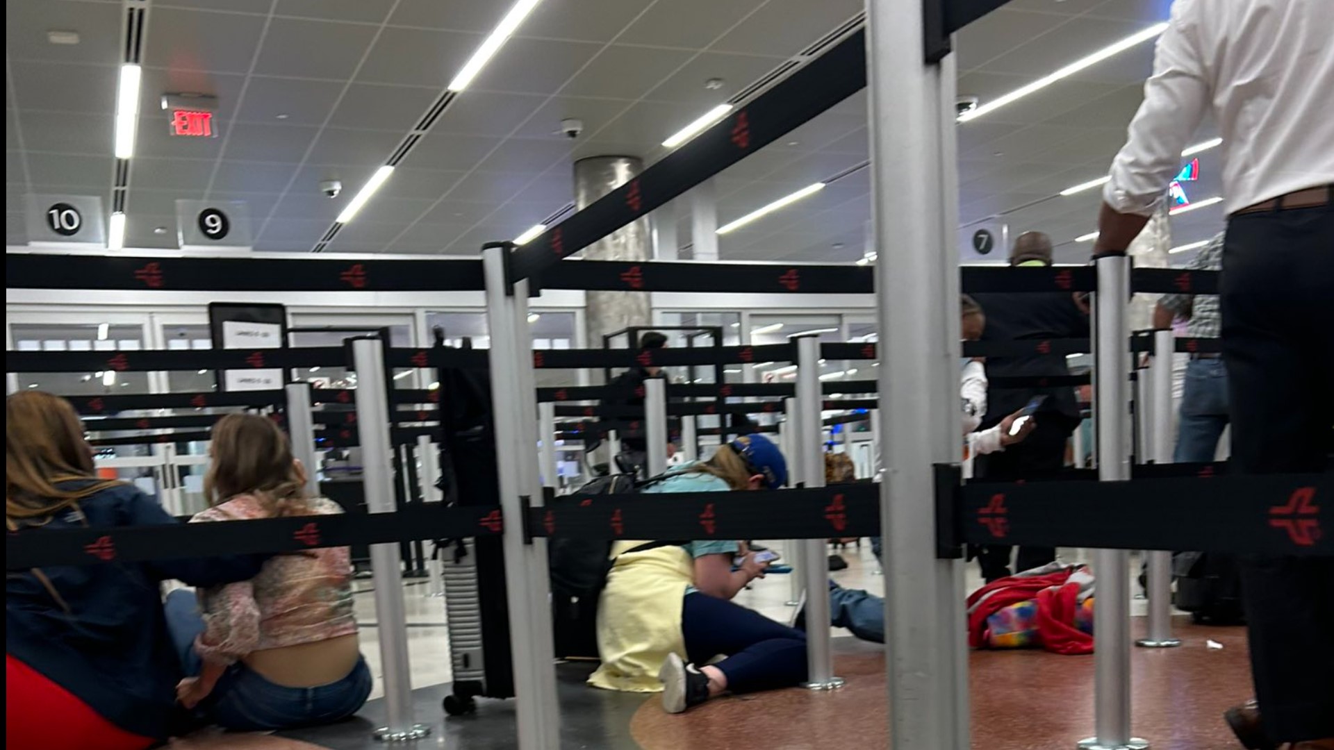 3 people, including officer, stabbed by woman at Atlanta airport