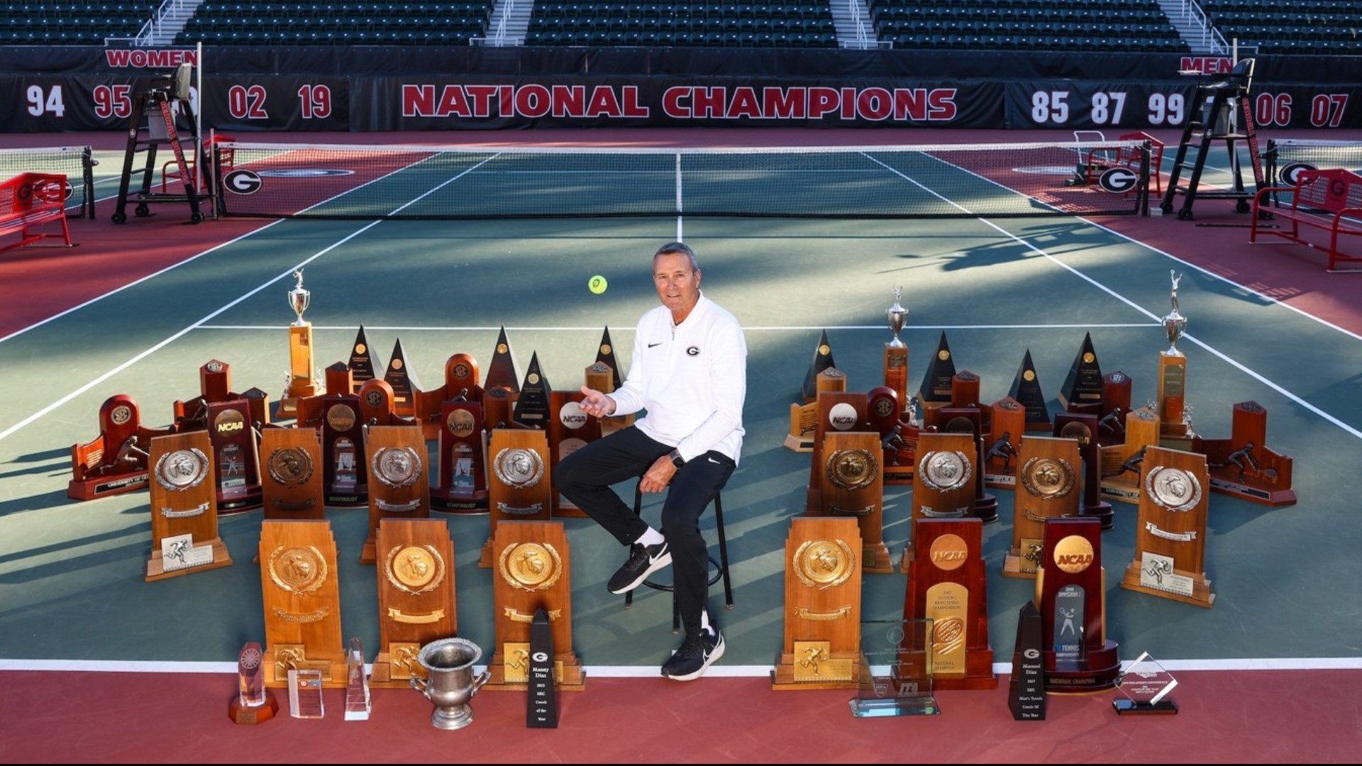 Legendary Georgia Bulldogs men's head tennis coach Manuel Diaz announced his retirement on Thursday.