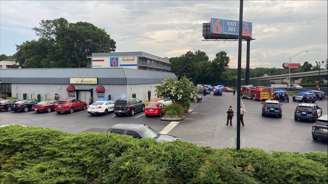 Shooting at Marietta Motel 6 on Delk Road: Man dead, officer hurt ...