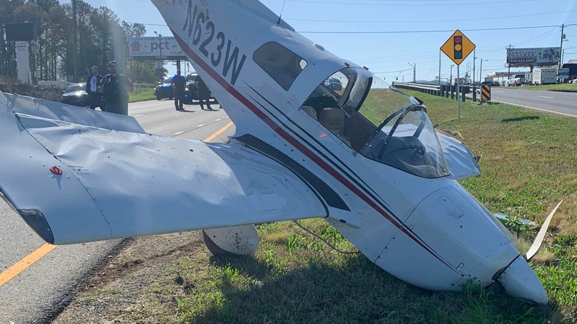 Small plane crash in Cobb County | Cobb Parkway traffic | 13wmaz.com