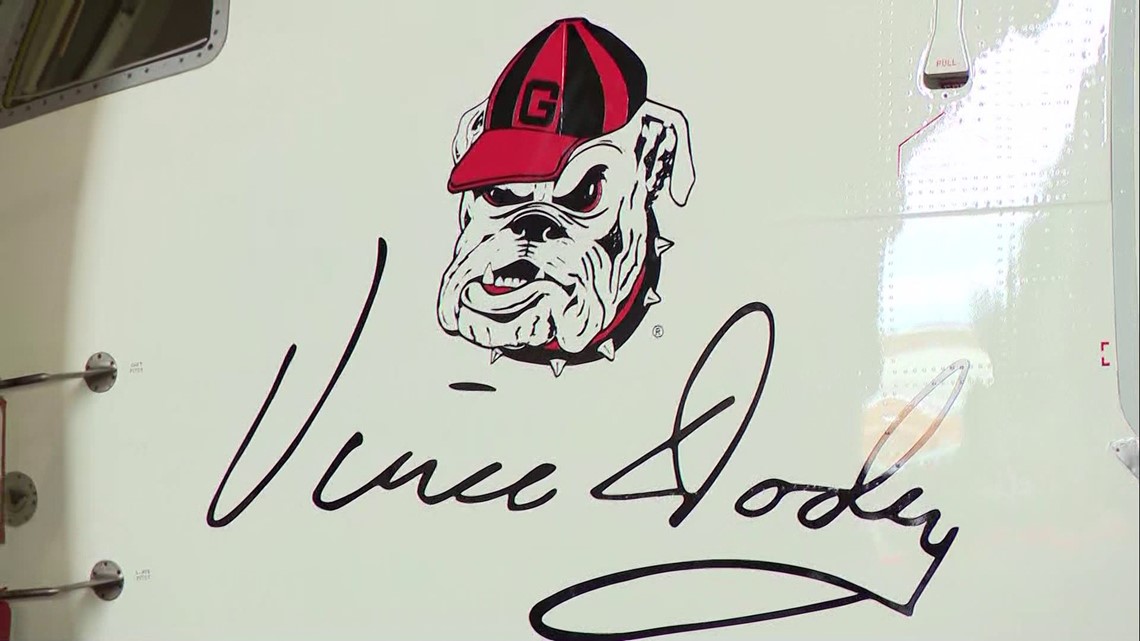 Delta plane dedication for Vince Dooley - Vimarsana News