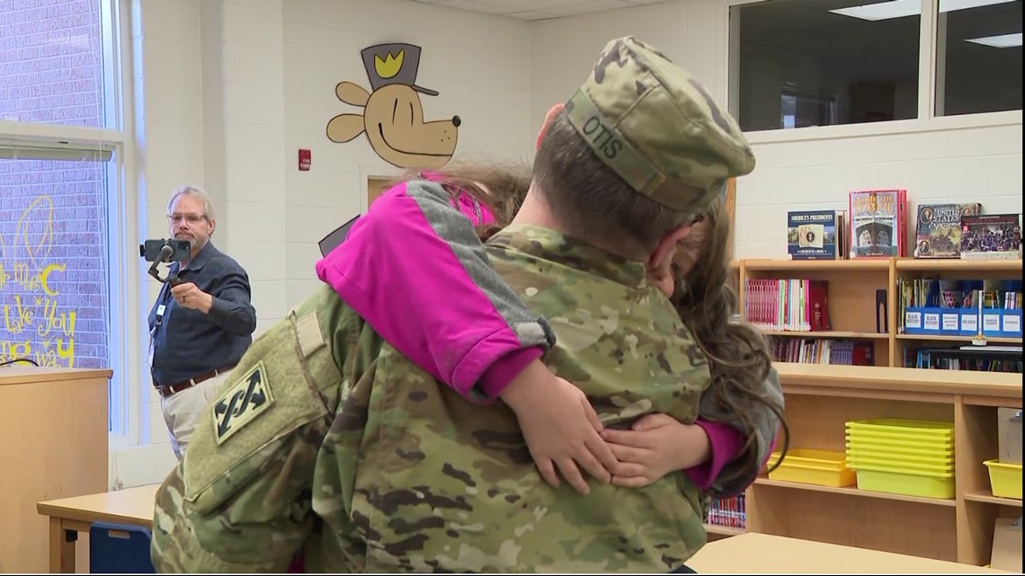 Military father surprises kids at Timber Ridge Elementary - Vimarsana News